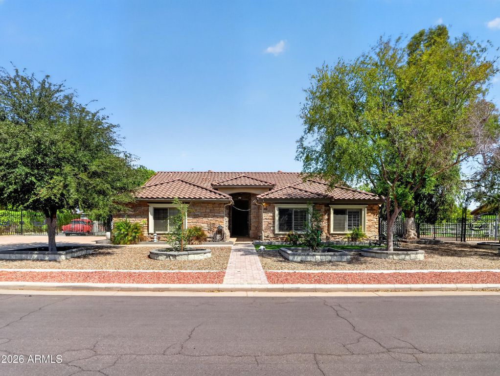 5723 N 106 Avenue N, Glendale, AZ 85307 — exterior