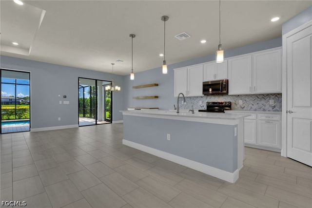 3943 Black Eagle LN, Fort Myers, FL 33966