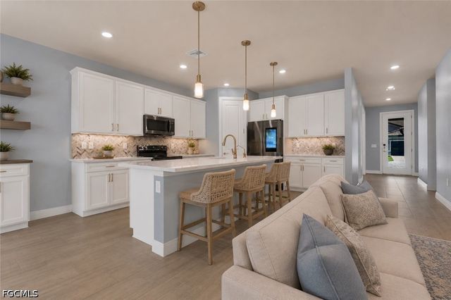3943 Black Eagle LN, Fort Myers, FL 33966