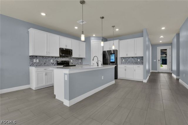 3943 Black Eagle LN, Fort Myers, FL 33966