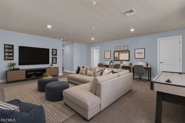 3943 Black Eagle LN, Fort Myers, FL 33966