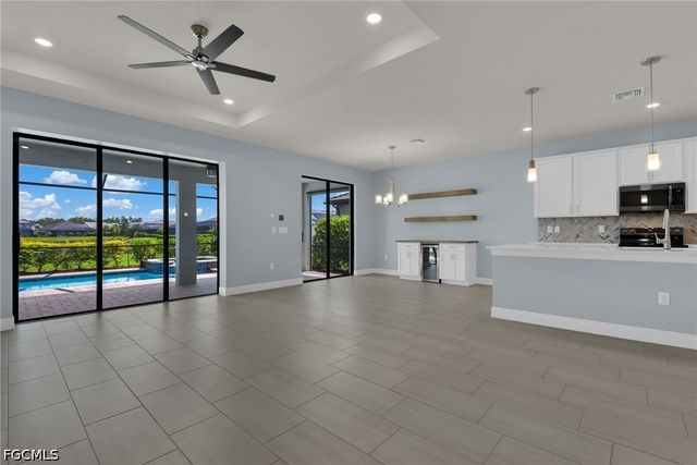 3943 Black Eagle LN, Fort Myers, FL 33966