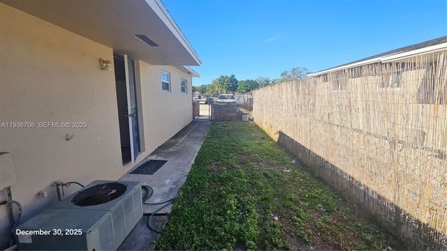 5030 SW 26th Ave 1, Dania Beach, FL 33312