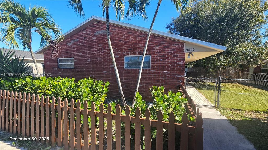 5030 SW 26th Ave 1, Dania Beach, FL 33312