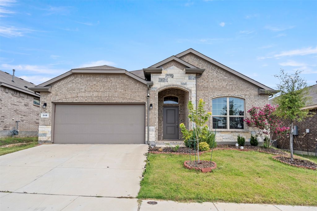 248 Drumcliffe Drive, Fort Worth, TX 76052