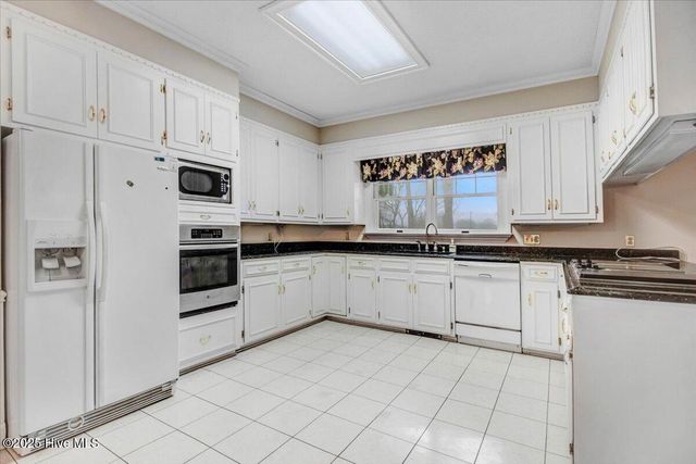 702 Hillcrest Drive, Mount Olive, NC 28365
