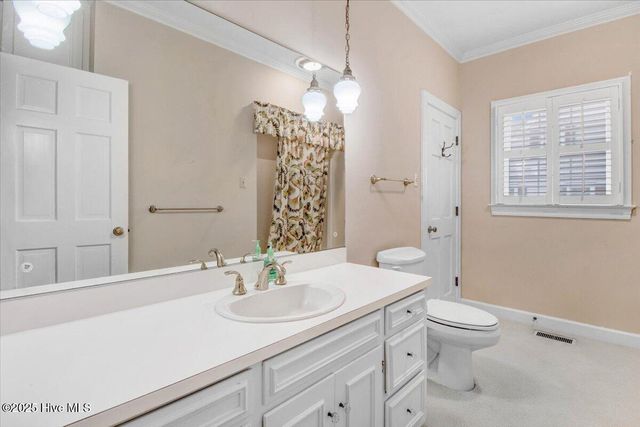 702 Hillcrest Drive, Mount Olive, NC 28365