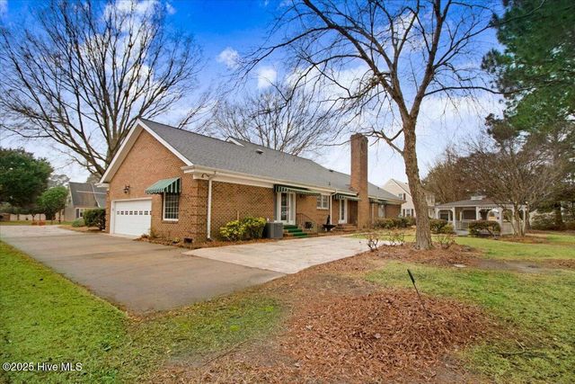 702 Hillcrest Drive, Mount Olive, NC 28365