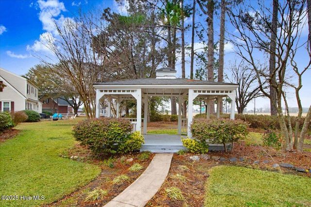 702 Hillcrest Drive, Mount Olive, NC 28365