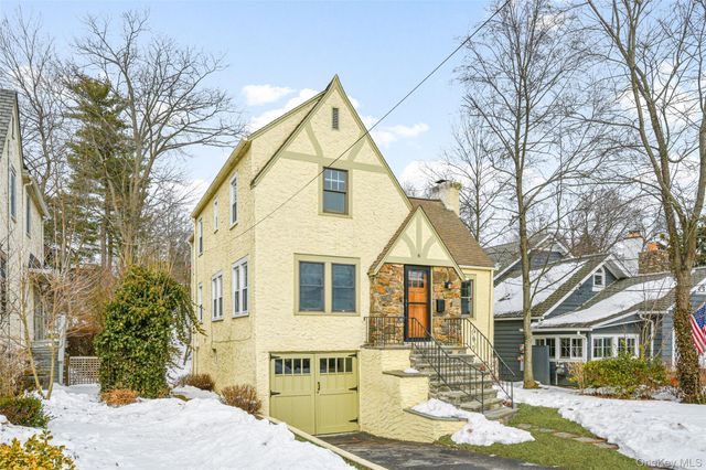 6 Shadow Lane, Larchmont, NY 10538