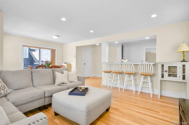 6 Shadow Lane, Larchmont, NY 10538