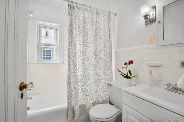 6 Shadow Lane, Larchmont, NY 10538