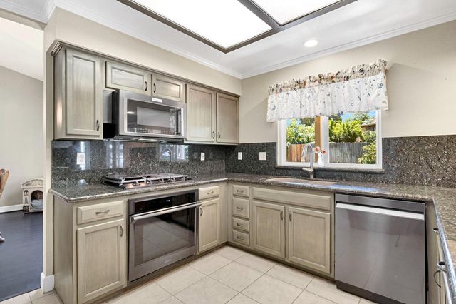 1742 Cromwell Avenue, Clovis, CA 93611