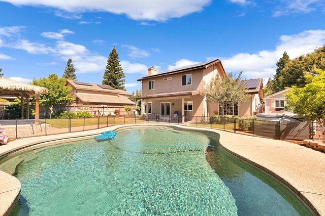 1742 Cromwell Avenue, Clovis, CA 93611