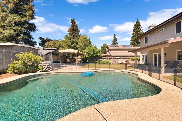 1742 Cromwell Avenue, Clovis, CA 93611