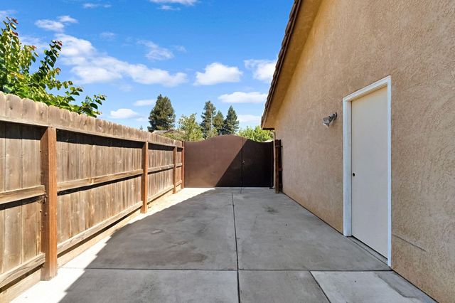 1742 Cromwell Avenue, Clovis, CA 93611
