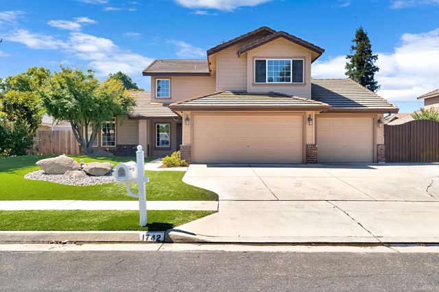 1742 Cromwell Avenue, Clovis, CA 93611