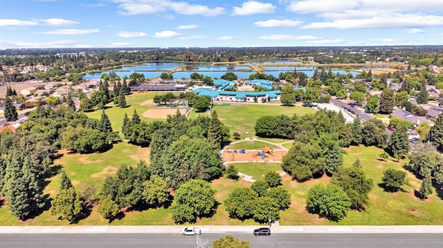 1742 Cromwell Avenue, Clovis, CA 93611