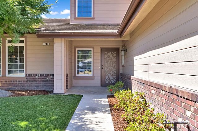 1742 Cromwell Avenue, Clovis, CA 93611