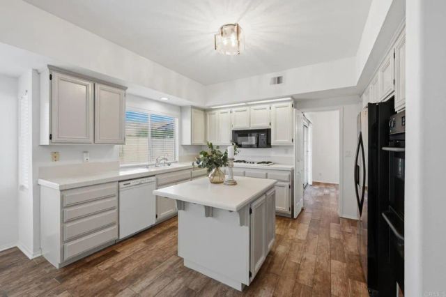 25211 Via Pera, Murrieta, CA 92563