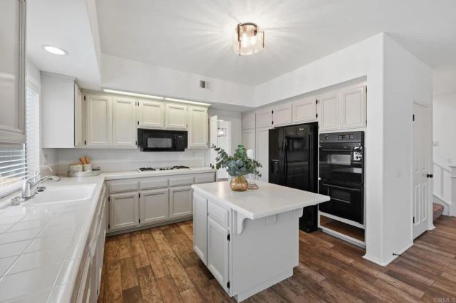 25211 Via Pera, Murrieta, CA 92563