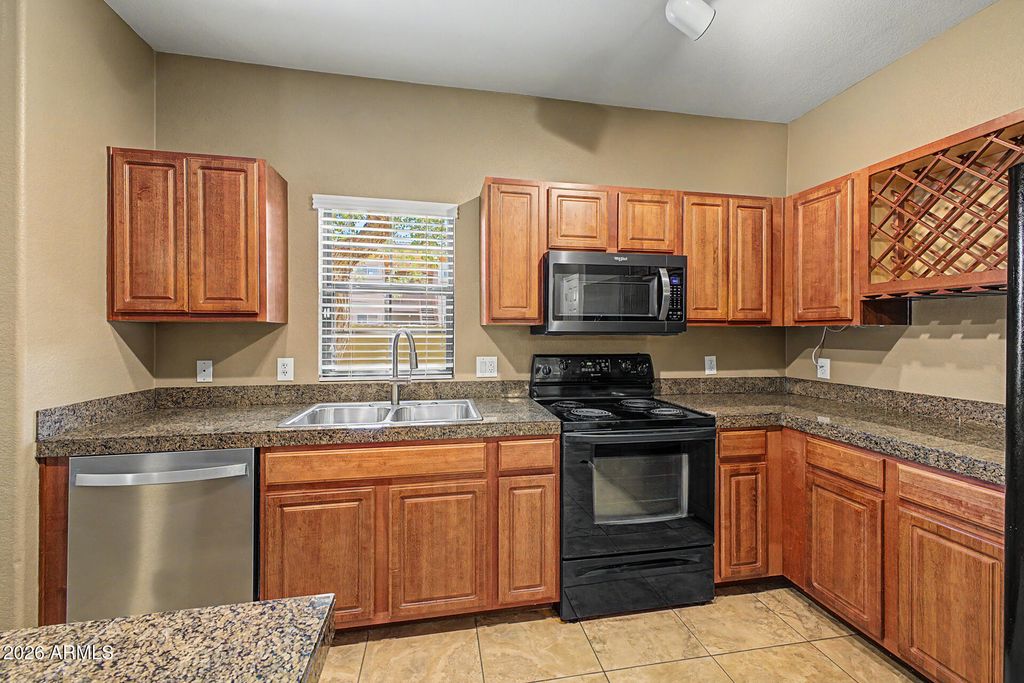 Image 7 of property listing at 1702 E BELL Road 182, Phoenix, AZ 85022