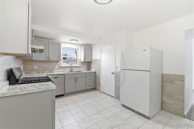 880 Fifth Plaza, Florissant, MO 63031