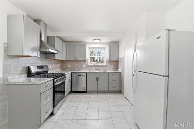 880 Fifth Plaza, Florissant, MO 63031