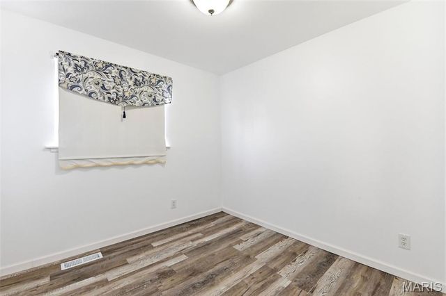 880 Fifth Plaza, Florissant, MO 63031