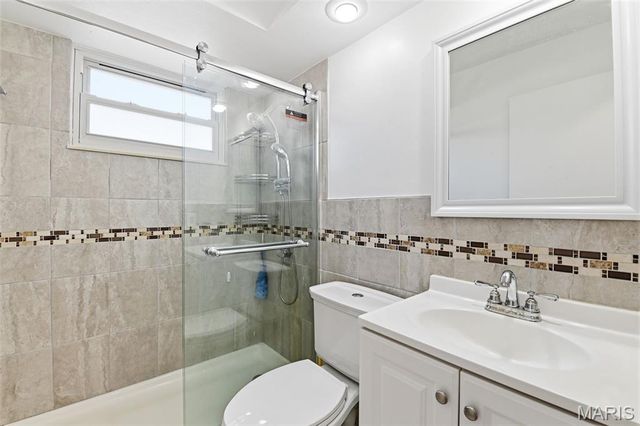 880 Fifth Plaza, Florissant, MO 63031