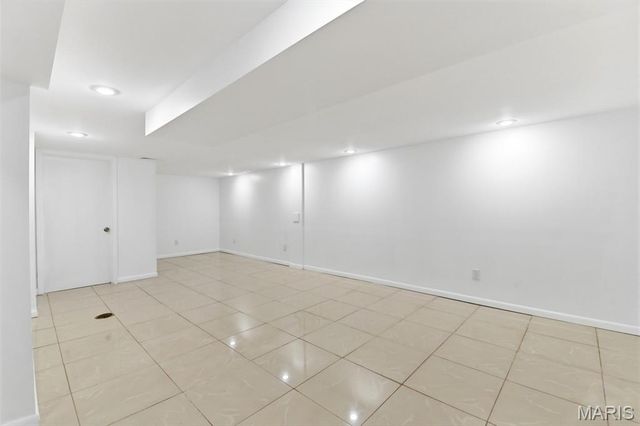 880 Fifth Plaza, Florissant, MO 63031
