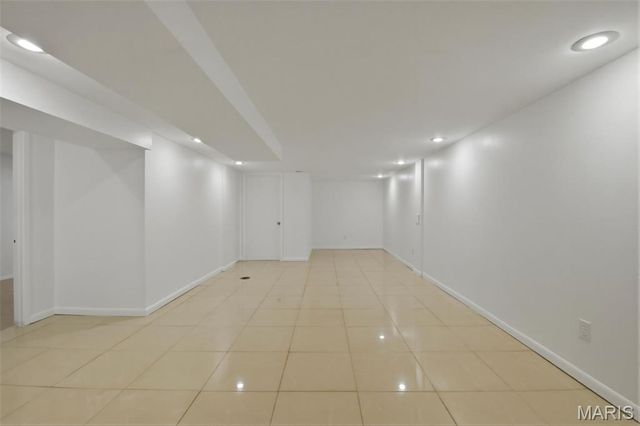880 Fifth Plaza, Florissant, MO 63031