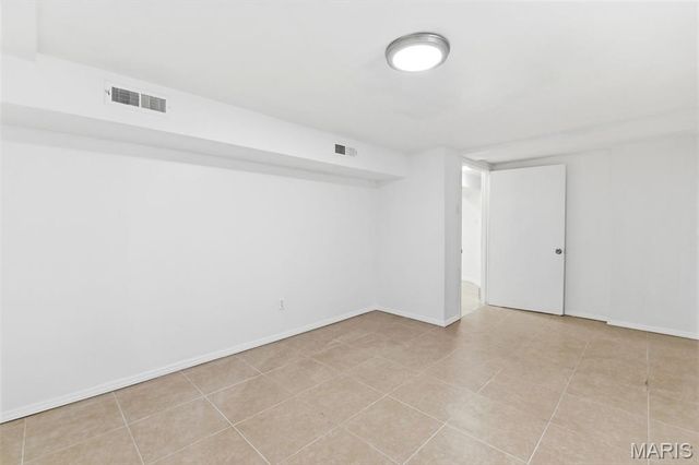 880 Fifth Plaza, Florissant, MO 63031