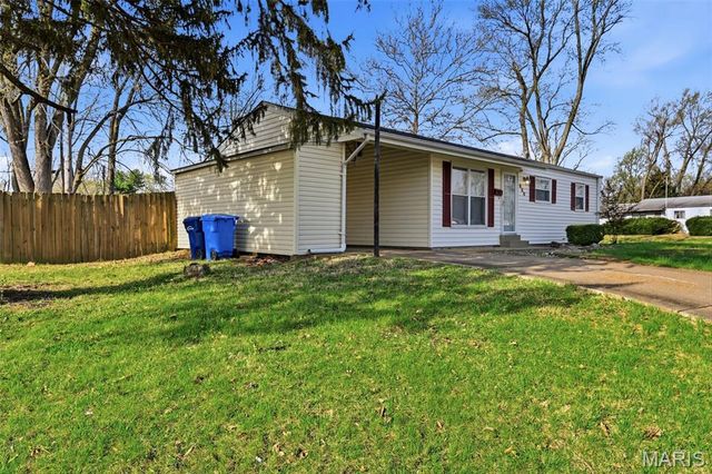 880 Fifth Plaza, Florissant, MO 63031