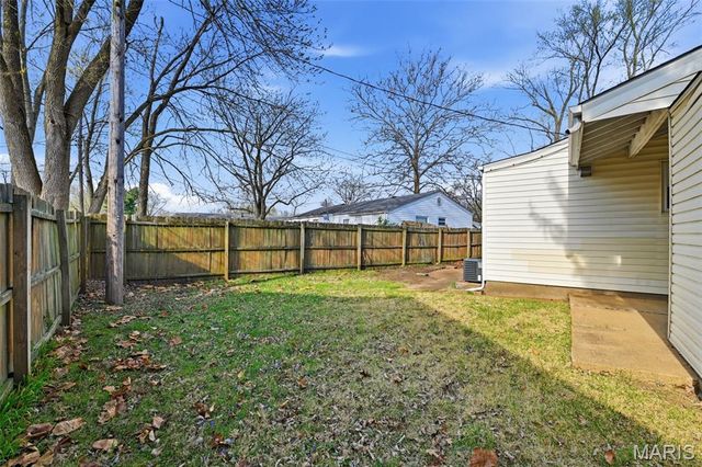 880 Fifth Plaza, Florissant, MO 63031