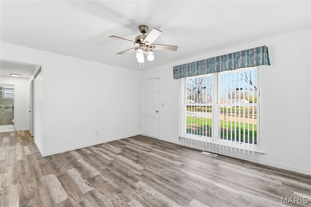 880 Fifth Plaza, Florissant, MO 63031