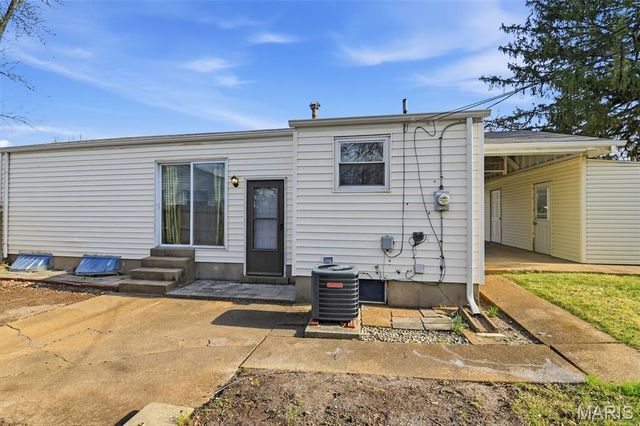 880 Fifth Plaza, Florissant, MO 63031