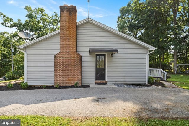 16 HALLECK DR, East Berlin, PA 17316