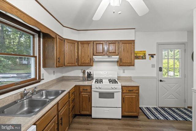 16 HALLECK DR, East Berlin, PA 17316