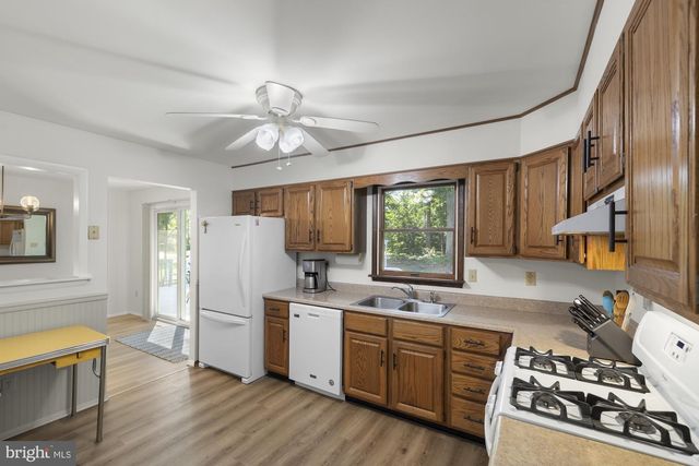 16 HALLECK DR, East Berlin, PA 17316