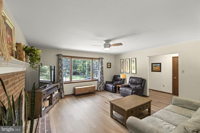 16 HALLECK DR, East Berlin, PA 17316