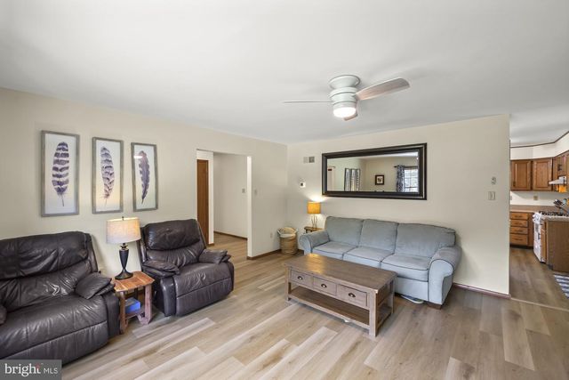 16 HALLECK DR, East Berlin, PA 17316