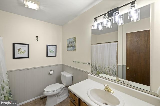 16 HALLECK DR, East Berlin, PA 17316