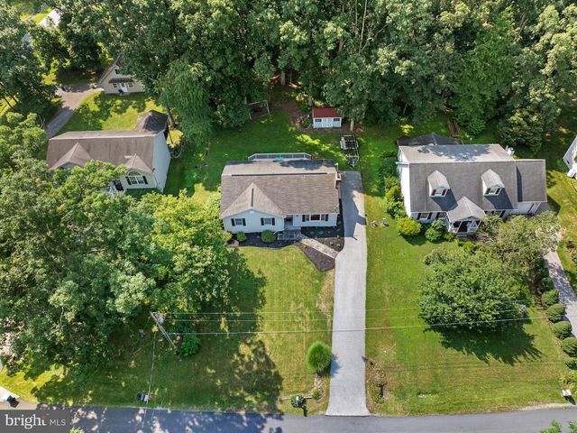 16 HALLECK DR, East Berlin, PA 17316