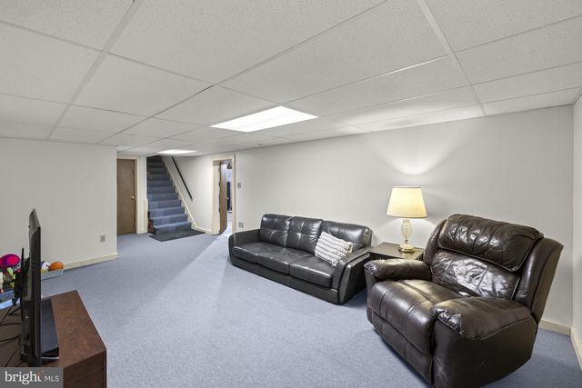 16 HALLECK DR, East Berlin, PA 17316