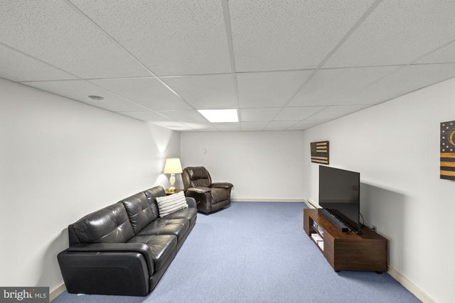 16 HALLECK DR, East Berlin, PA 17316