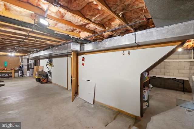 16 HALLECK DR, East Berlin, PA 17316