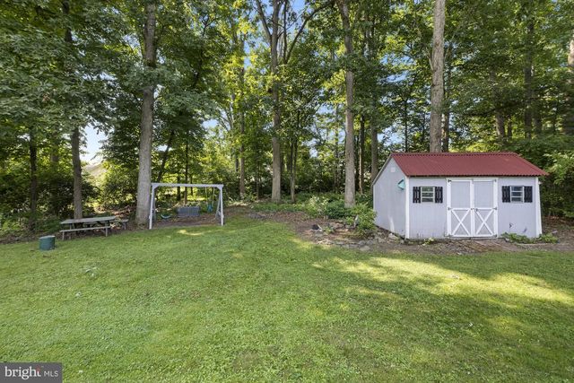 16 HALLECK DR, East Berlin, PA 17316