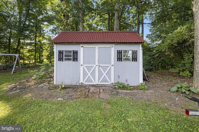 16 HALLECK DR, East Berlin, PA 17316