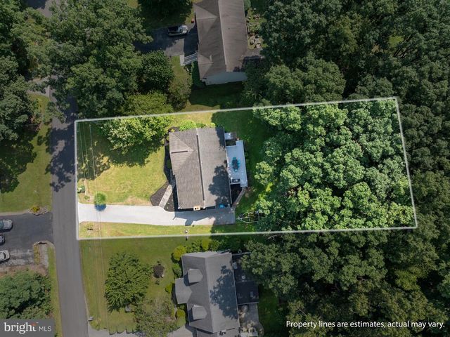 16 HALLECK DR, East Berlin, PA 17316